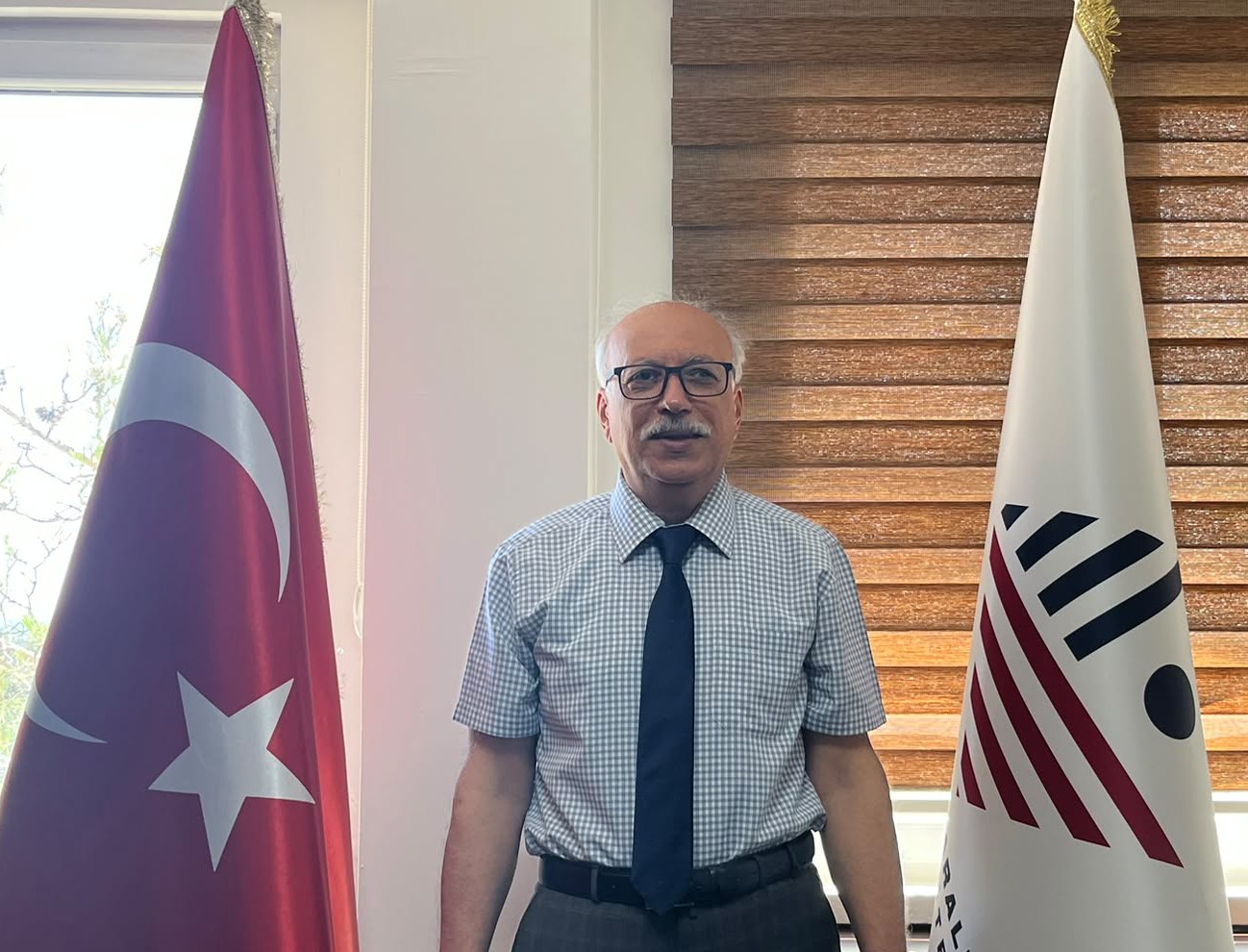 İsmet Üzen